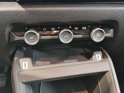 Photo 19 Citroën C4 e- 156 ch autonomie etendue  Automatique