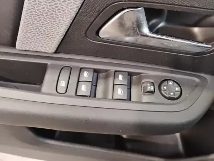 Photo 23 Citroën C4 e- 156 ch autonomie etendue  Automatique