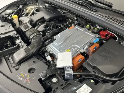 Photo 30 Renault Captur  E-Tech full hybrid 145