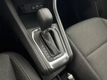 Photo 21 Renault Captur  E-Tech full hybrid 145