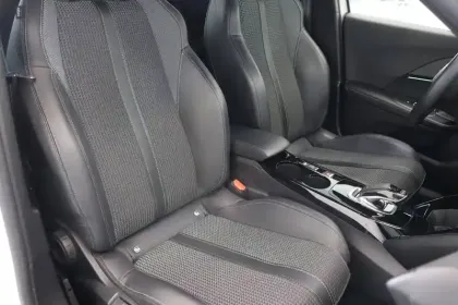 Photo 17 Peugeot 2008  PureTech 130 S&S EAT8