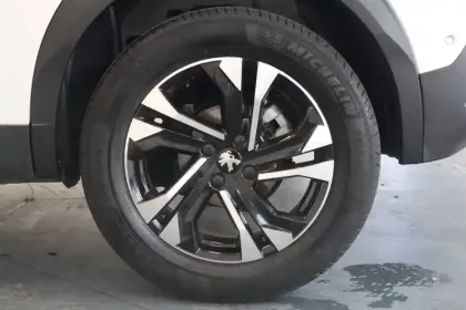 Photo 14 Peugeot 2008  PureTech 130 S&S EAT8