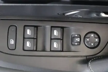 Photo 33 Peugeot 2008  PureTech 130 S&S EAT8