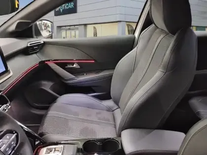 Photo 8 Peugeot 208  Hybrid 100 e-DCS6 GT