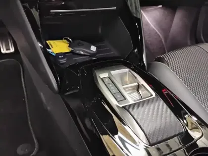 Photo 23 Peugeot 208  Hybrid 100 e-DCS6 GT