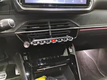 Photo 12 Peugeot 208  Hybrid 100 e-DCS6 GT