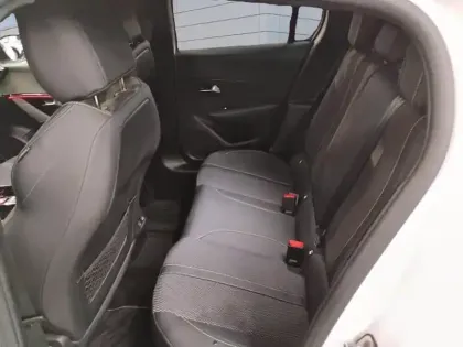 Photo 22 Peugeot 208  Hybrid 100 e-DCS6 GT