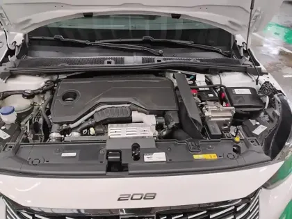 Photo 6 Peugeot 208  Hybrid 100 e-DCS6 GT