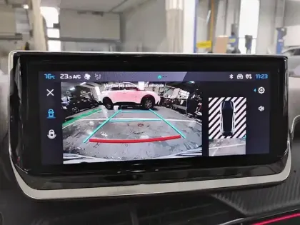 Photo 25 Peugeot 208  Hybrid 100 e-DCS6 GT