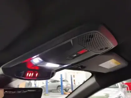 Photo 24 Peugeot 208  Hybrid 100 e-DCS6 GT