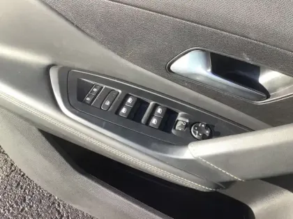 Photo 16 Peugeot 308 PureTech 130ch S&S EAT8 GT