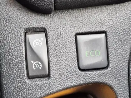 Photo 15 Renault Clio IV Zen ENERGY dCi 90 E6C