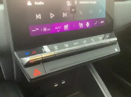 Photo 15 Renault Symbioz Nouveau E-Tech full hybrid 145 Iconic