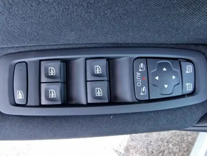 Photo 26 Renault Megane IV Berline evolution Blue dCi 115