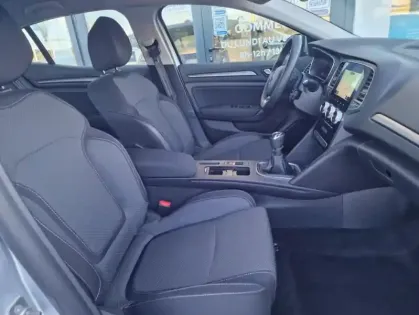 Photo 31 Renault Megane IV Berline evolution Blue dCi 115