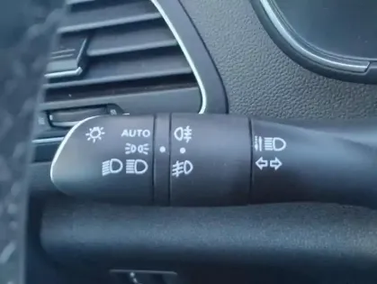 Photo 23 Renault Megane IV Berline evolution Blue dCi 115