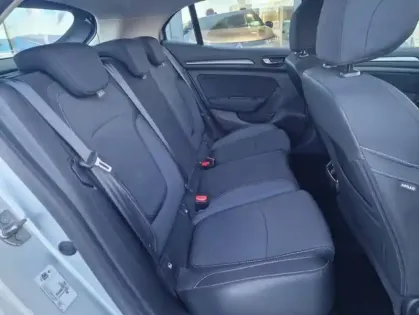 Photo 32 Renault Megane IV Berline evolution Blue dCi 115