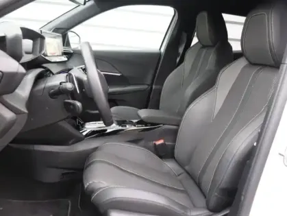 Photo 7 Peugeot 2008  1.2 Hybrid 136ch GT e-DCS6