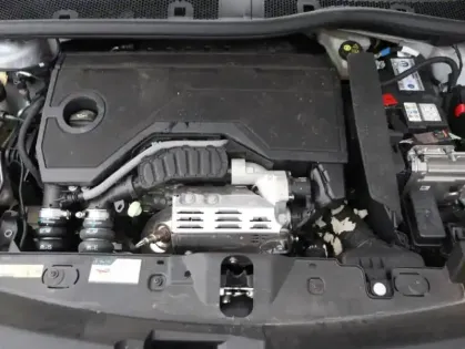 Photo 11 Peugeot 2008  1.2 Hybrid 136ch GT e-DCS6