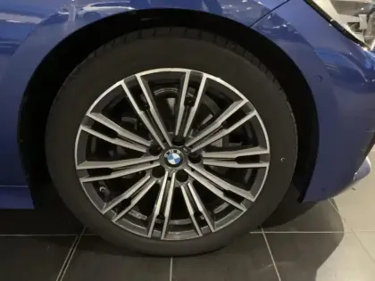 Photo 7 BMW Serie 3 Série 3 318dA 150ch M Sport