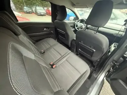 Photo 10 Dacia Jogger  1.6 hybrid 140ch Extreme 7 places