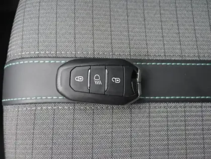 Photo 12 Peugeot 2008  e- 136ch Allure Business