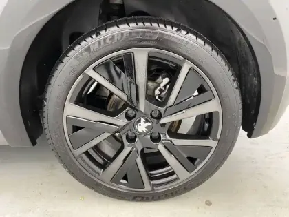 Photo 15 Peugeot 208  PureTech 130 S&S EAT8