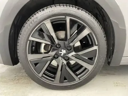 Photo 16 Peugeot 208  PureTech 130 S&S EAT8