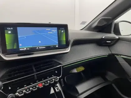 Photo 27 Peugeot 208  PureTech 130 S&S EAT8