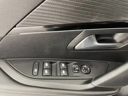 Photo 31 Peugeot 208  PureTech 130 S&S EAT8