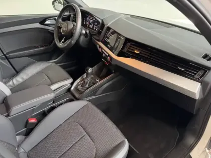 Photo 7 Audi A1  Sportback 30 TFSI 110 ch S tronic 7