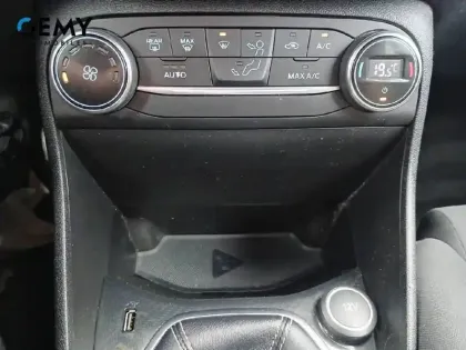 Photo 38 Ford Fiesta  1.0 EcoBoost 100 S&S BVM6