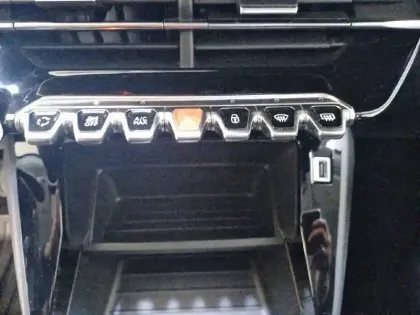 Photo 55 Peugeot 2008  PureTech 130 S&S EAT8