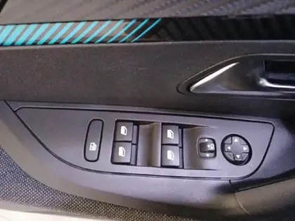 Photo 30 Peugeot 2008  PureTech 130 S&S EAT8