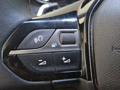 Photo 87 Peugeot 2008  PureTech 130 S&S EAT8