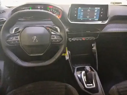 Photo 68 Peugeot 2008  PureTech 130 S&S EAT8