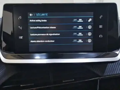 Photo 82 Peugeot 2008  PureTech 130 S&S EAT8