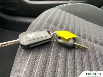 Photo 14 Peugeot 208  PureTech 100 S&S EAT8