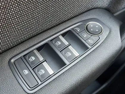 Photo 10 Renault Captur  E-Tech full hybrid 160 ch