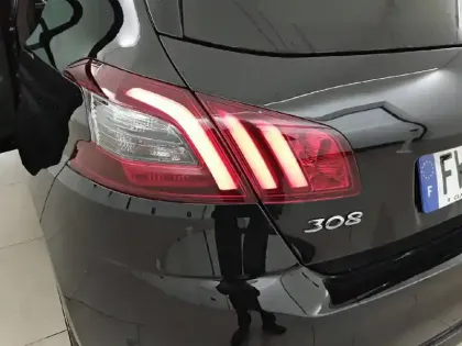 Photo 16 Peugeot 308  PureTech 130ch S&S EAT8