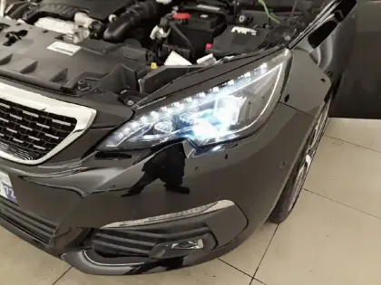 Photo 15 Peugeot 308  PureTech 130ch S&S EAT8