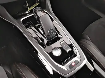 Photo 13 Peugeot 308  PureTech 130ch S&S EAT8