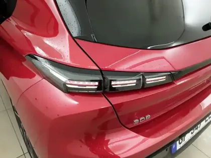 Photo 16 Peugeot 308  PureTech 130ch S&S EAT8