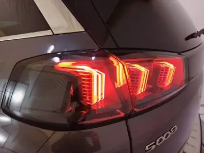 Photo 49 Peugeot 5008  BlueHDi 180ch S&S EAT8