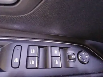 Photo 30 Peugeot 5008 Gén. II Ph2 GT Pack 5