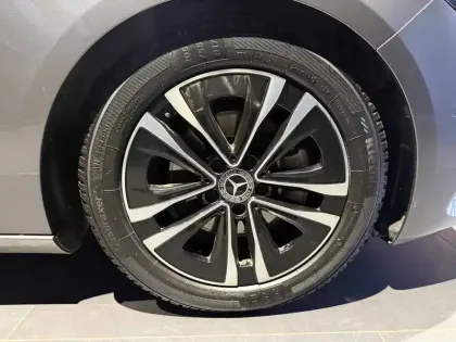 Photo 8 Mercedes Classe B  180 d 8G-DCT