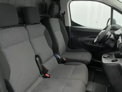 Photo 26 Peugeot Partner  FOURGON STANDARD 1000 KG BLUEHDI 130 S&S EAT8