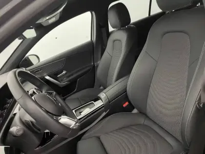 Photo 14 Mercedes Classe A  180 d 8G-DCT