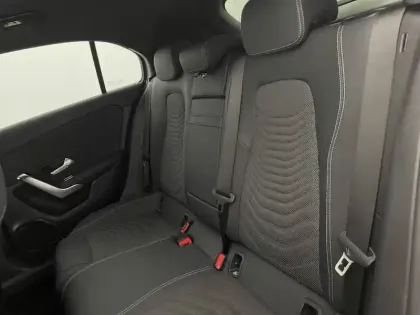 Photo 15 Mercedes Classe A  180 d 8G-DCT