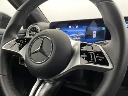 Photo 55 Mercedes Classe A  180 d 8G-DCT